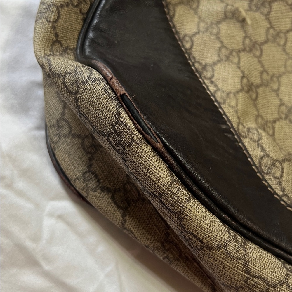 OVER-LOVED GUCCI SHOULDER BAG - PROJECT OR RESTORATION BAG - Picture 9 of 17